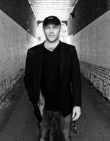 Tunnelpromoshotblack
