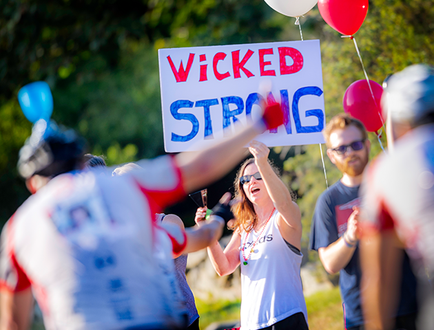 cheering-4